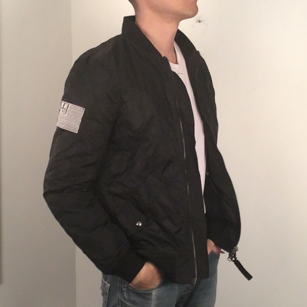 Massiv bomber jacket. Size M. Black